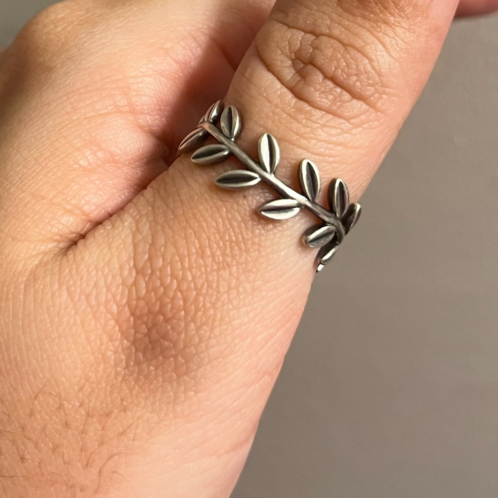 Pandora Laurel ring